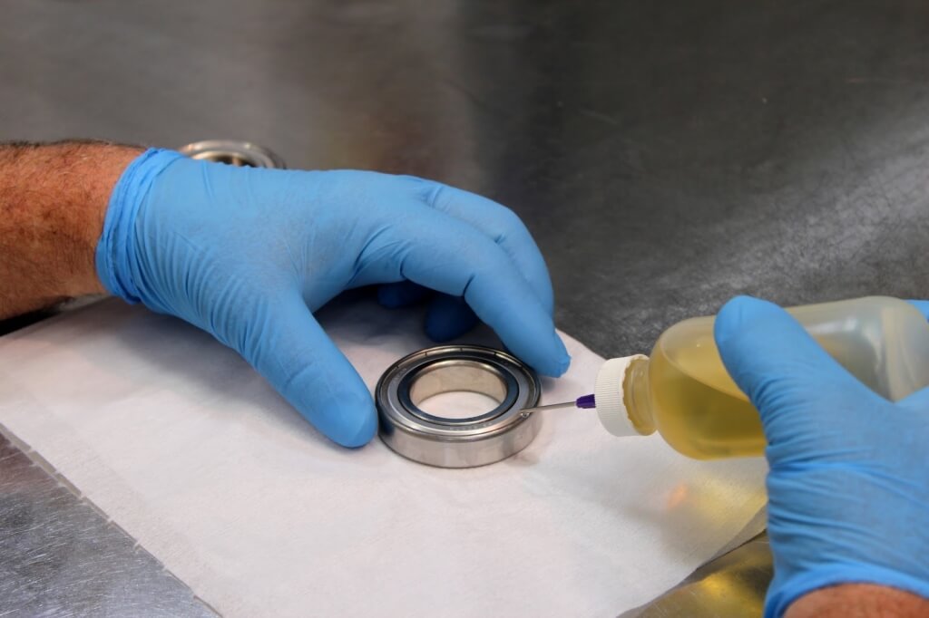 lubricating rotary bearings